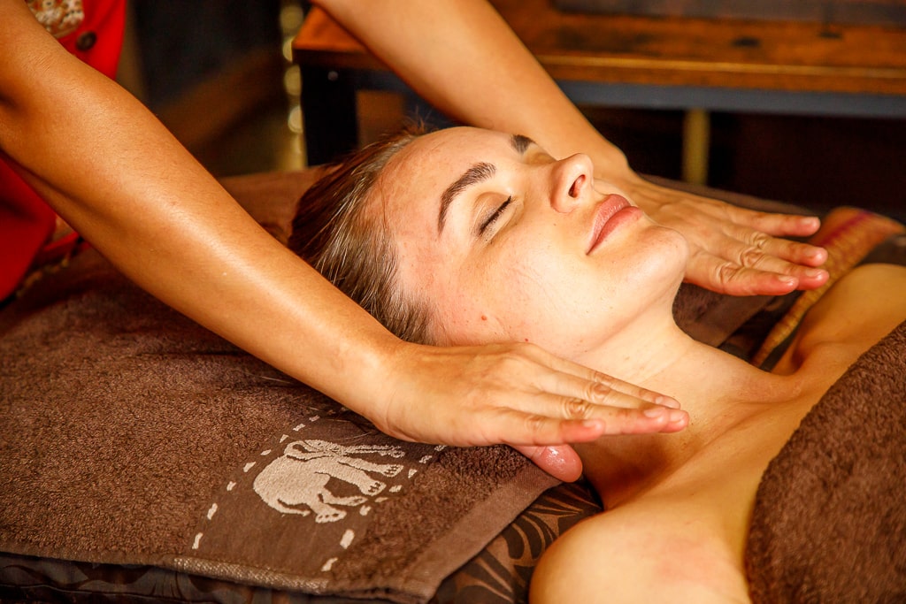 head_ear_and_face_massage_neck_and-neck_massage_h1