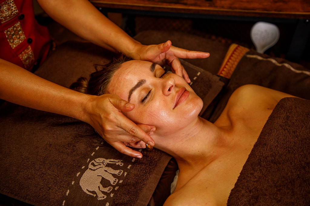 traditional_thai_massage_head_ear_and_face_massage_i2